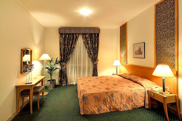 Al Bustan Centre & Aparthotel 4*